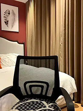 Queen-of-Love online show from December 1, 2025, 2:11 pm