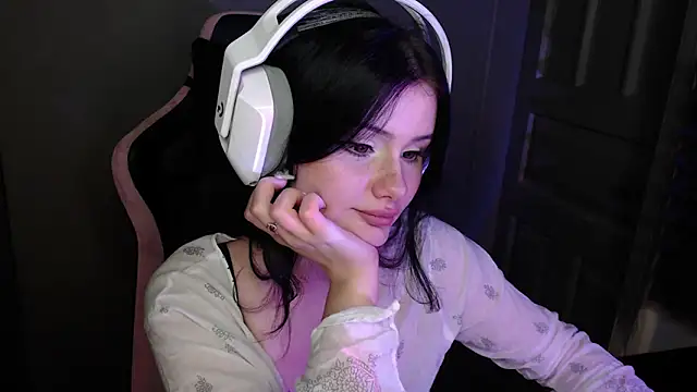 Moon raven online show from December 22, 2025, 10:18 pm