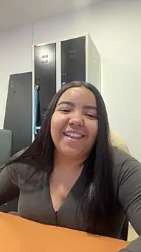 Snapshot of princezzc chatting on December 21, 2025, 7:43 pm princezzc online show from December 21, 2025, 7:43 pm