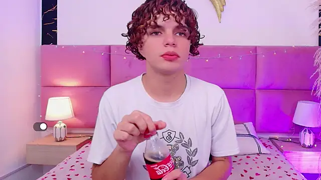 Skyee angel online show from December 21, 2025, 1:29 pm