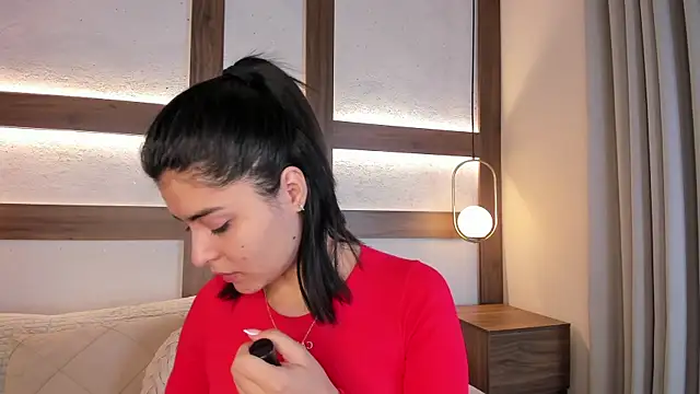 SarhaVega online show from April 10, 2026, 1:27 pm