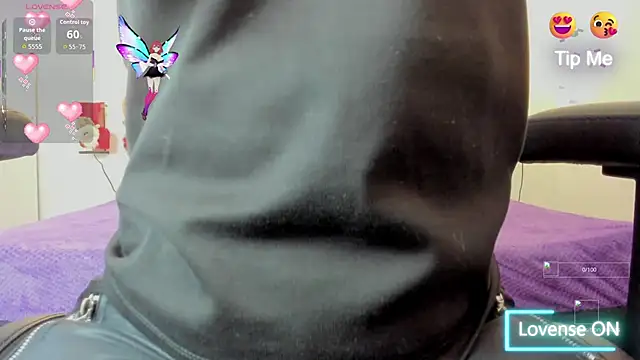 mask red girl online show from December 3, 2025, 1:09 pm