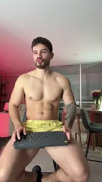 Valenthino Salvatore online show from December 23, 2025, 3:48 am