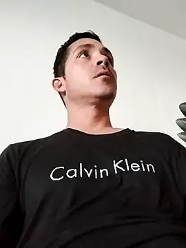 Logan hetero1 online show from December 2, 2025, 9:43 pm