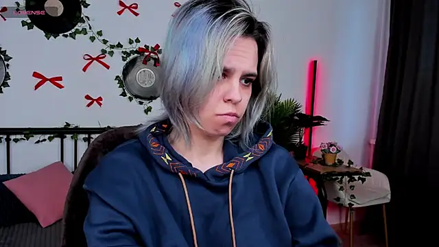 LiraBelle online show from April 17, 2026, 3:09 am