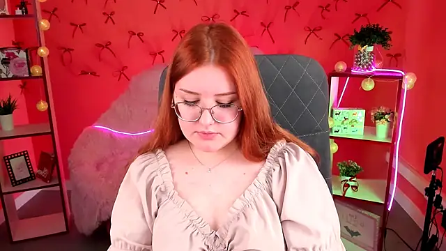 Snapshot of StaceyJensen chatting on December 2, 2025, 9:25 am StaceyJensen online show from December 2, 2025, 9:25 am