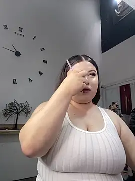 Kitty Bms  online show from December 4, 2025, 8:28 pm