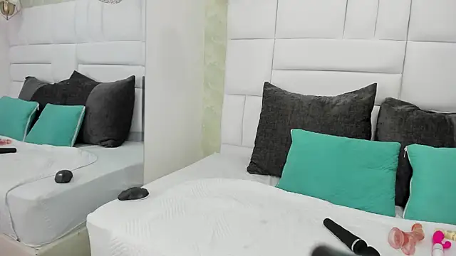 thalia nichols online show from January 10, 2026, 7:59 pm