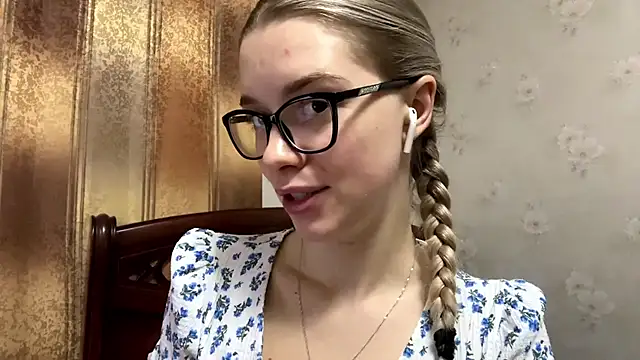 Snapshot of MichikoWienandt chatting on November 26, 2025, 5:08 am MichikoWienandt online show from November 26, 2025, 5:08 am