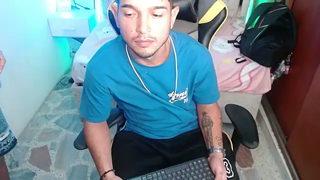 Couple wildd  online show from January 16, 2026, 8:02 pm