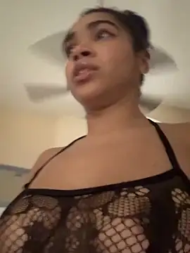 Snapshot of Kiki_hammyy chatting on April 19, 2026, 7:05 pm Kiki hammyy online show from April 19, 2026, 7:05 pm