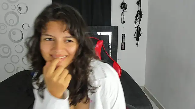 Mia and Kenai online show from November 25, 2025, 12:27 pm