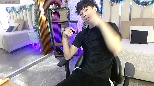 Snapshot of kaelwolf_tay chatting on November 24, 2025, 7:35 pm kaelwolf tay online show from November 24, 2025, 7:35 pm