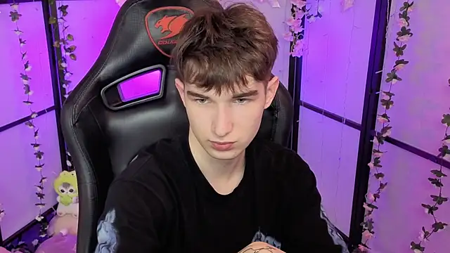 Maxwellchiik online show from November 25, 2025, 12:38 pm