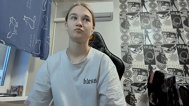 helgicuteness online show from December 22, 2025, 12:57 pm