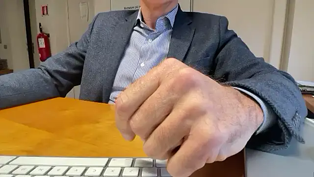 Snapshot of SimonZydar chatting on November 24, 2025, 11:21 am SimonZydar online show from November 24, 2025, 11:21 am