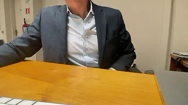 Snapshot of SimonZydar chatting on December 1, 2025, 4:45 pm SimonZydar online show from December 1, 2025, 4:45 pm