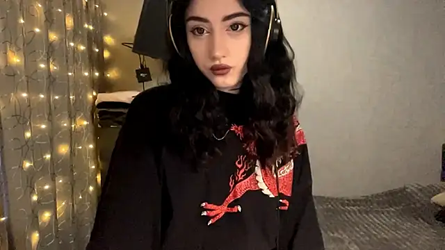 Meowluly online show from December 15, 2025, 9:52 pm