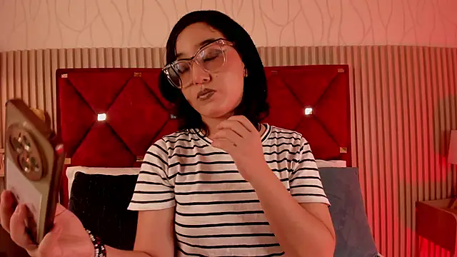 Kiri Velvet online show from June 4, 2026, 7:42 pm
