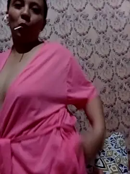 sexymaxine15 online show from November 27, 2025, 5:37 pm