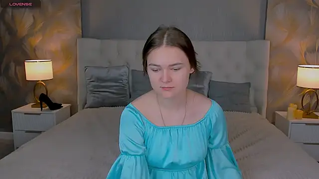 GLORIA BLOOM online show from November 30, 2025, 8:46 pm