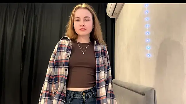 PrettyGhost online show from November 25, 2025, 3:12 pm