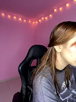 Davne  online show from December 15, 2025, 9:19 pm