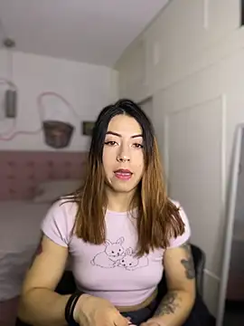 MaddieHunter online show from December 4, 2025, 1:42 pm