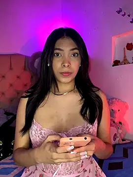 Snapshot of KarolRojas_22 chatting on November 28, 2025, 9:06 pm KarolRojas 22 online show from November 28, 2025, 9:06 pm