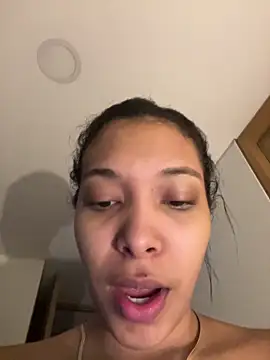 KarolRojas 22 online show from June 10, 2026, 7:07 am