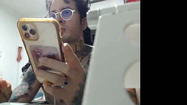 CryBoy13 online show from January 18, 2026, 5:44 am