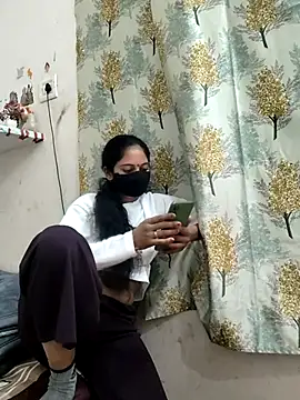 Snapshot of Siya499 chatting on November 25, 2025, 7:19 am Siya499 online show from November 25, 2025, 7:19 am