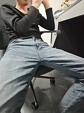 micai fengbei online show from December 23, 2025, 6:33 am