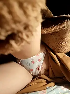 LianLaz online show from November 28, 2025, 10:01 pm