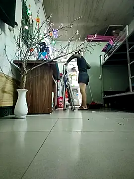 LianLaz online show from February 15, 2026, 12:25 pm