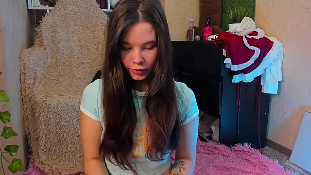 amelialy online show from December 15, 2025, 7:23 am