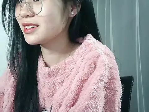 Snapshot of Nunaa18 chatting on November 28, 2025, 5:54 am Nunaa18 online show from November 28, 2025, 5:54 am