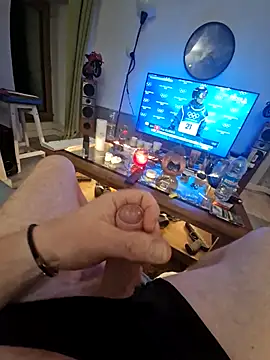 Snapshot of Mangeur44_ chatting on February 15, 2026, 7:21 pm Mangeur44 online show from February 15, 2026, 7:21 pm