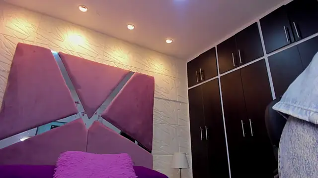 sol-angel online show from June 6, 2026, 4:44 pm