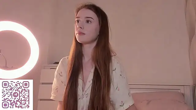 AmyForYouu online show from December 2, 2025, 9:21 pm