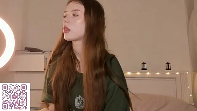 AmyForYouu online show from December 22, 2025, 8:06 pm