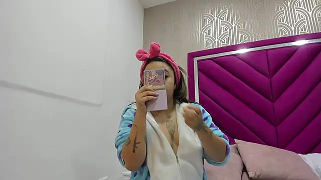 emma cook  online show from January 18, 2026, 12:53 pm