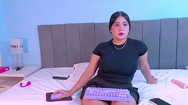 Lizz Bunny online show from April 29, 2026, 12:27 am