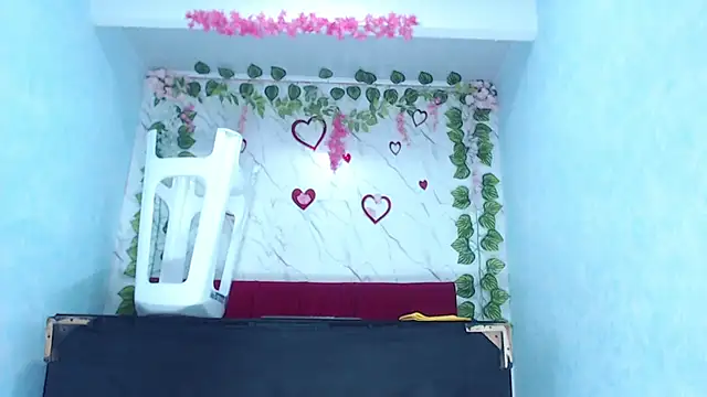 angelamanjarrezcm online show from December 15, 2025, 4:22 pm