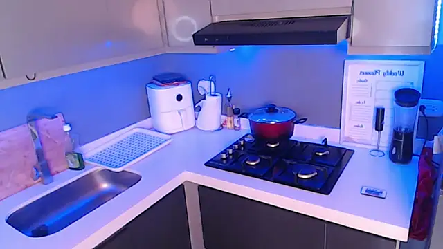 SaraAndrade  online show from December 4, 2025, 6:27 pm