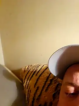 BODY78 M online show from December 14, 2025, 10:58 pm