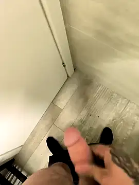 Snapshot of Razvan696969 chatting on February 16, 2026, 7:21 pm Razvan696969 online show from February 16, 2026, 7:21 pm