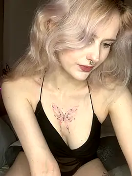 MilaElin online show from November 30, 2025, 9:30 pm