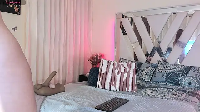 samantha dimou online show from April 21, 2026, 1:42 am