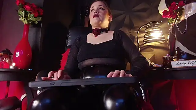 MillyWhrite online show from December 22, 2025, 5:21 pm